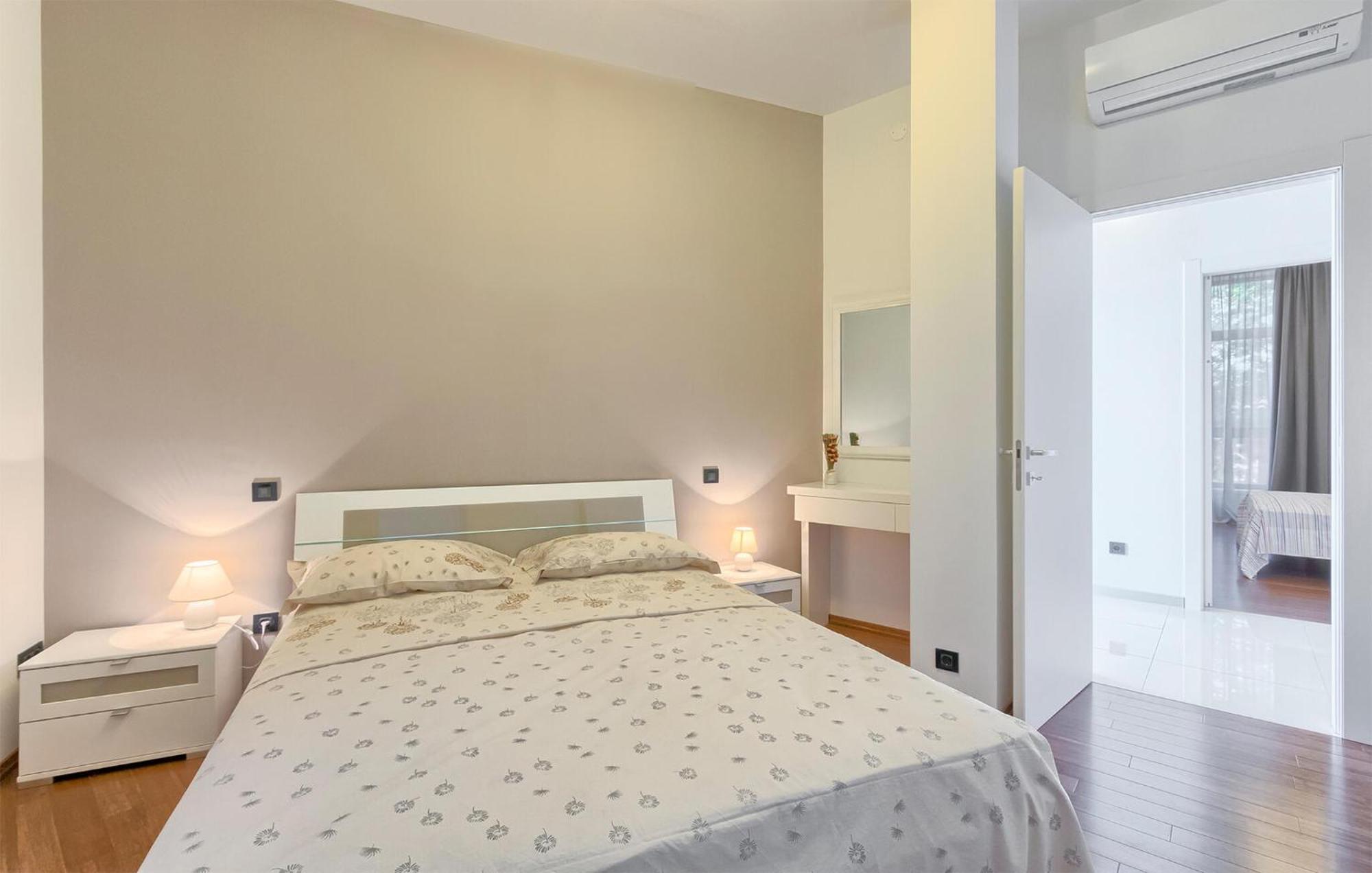 Apartment 2 Bedroom Amazing In *