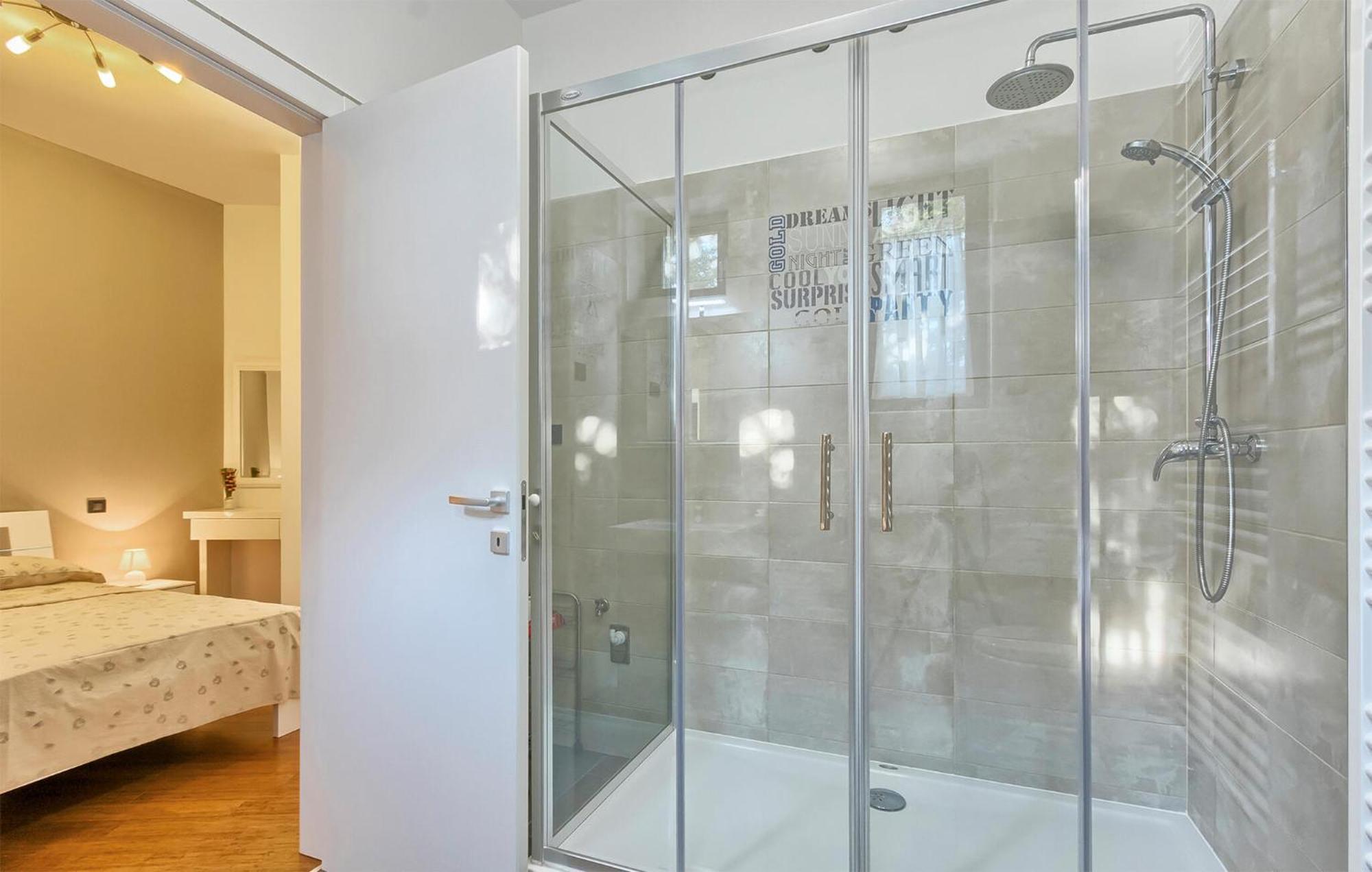 2 Bedroom Amazing In Apartment Pula