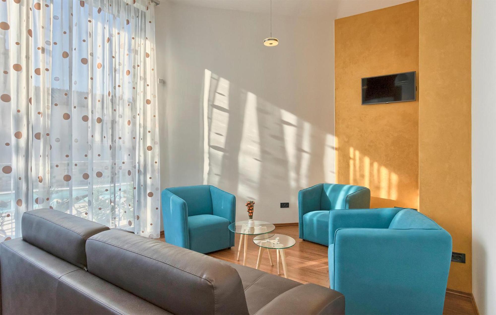 Apartment 2 Bedroom Amazing In *