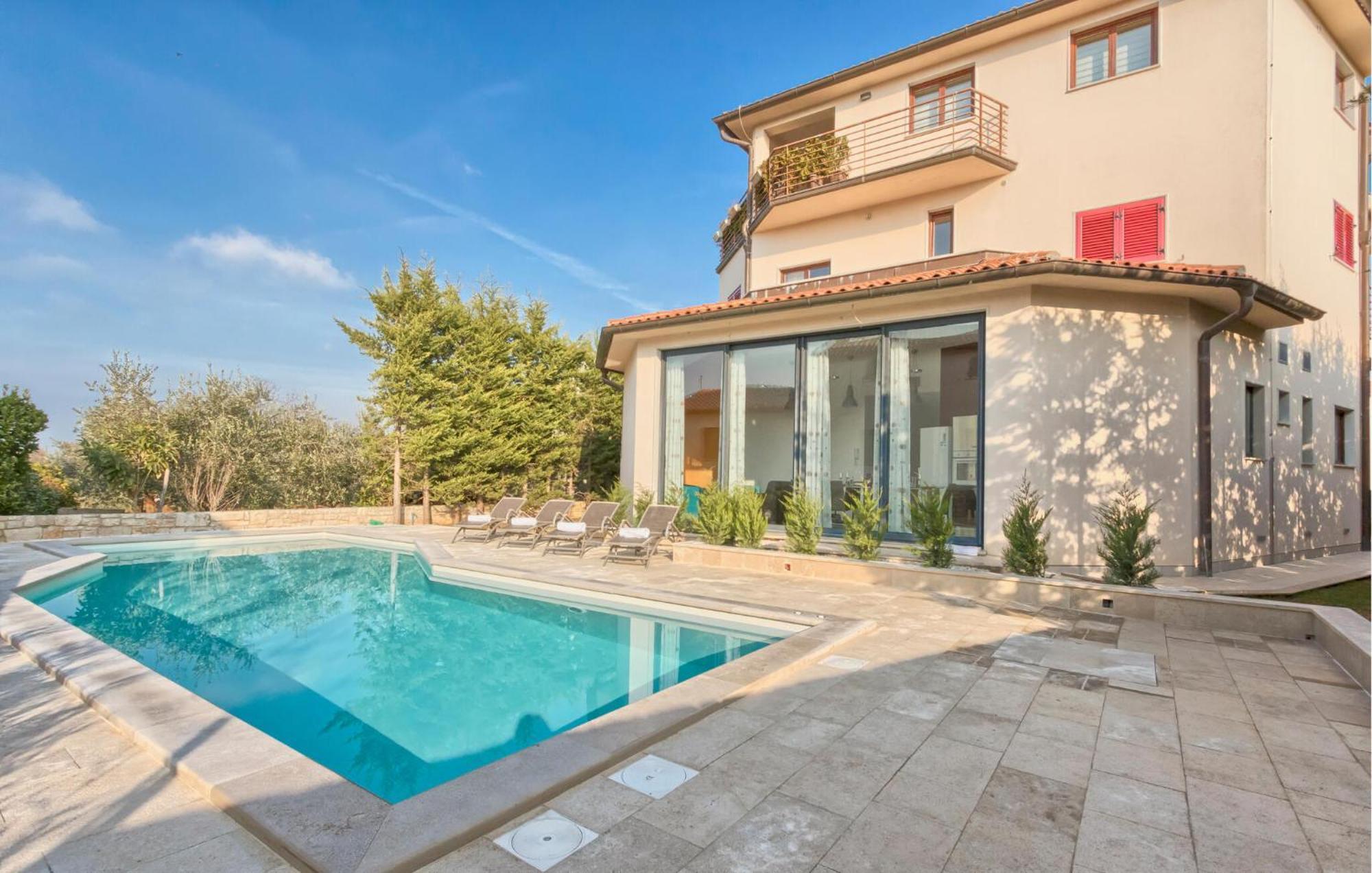 2 Bedroom Amazing In Apartment