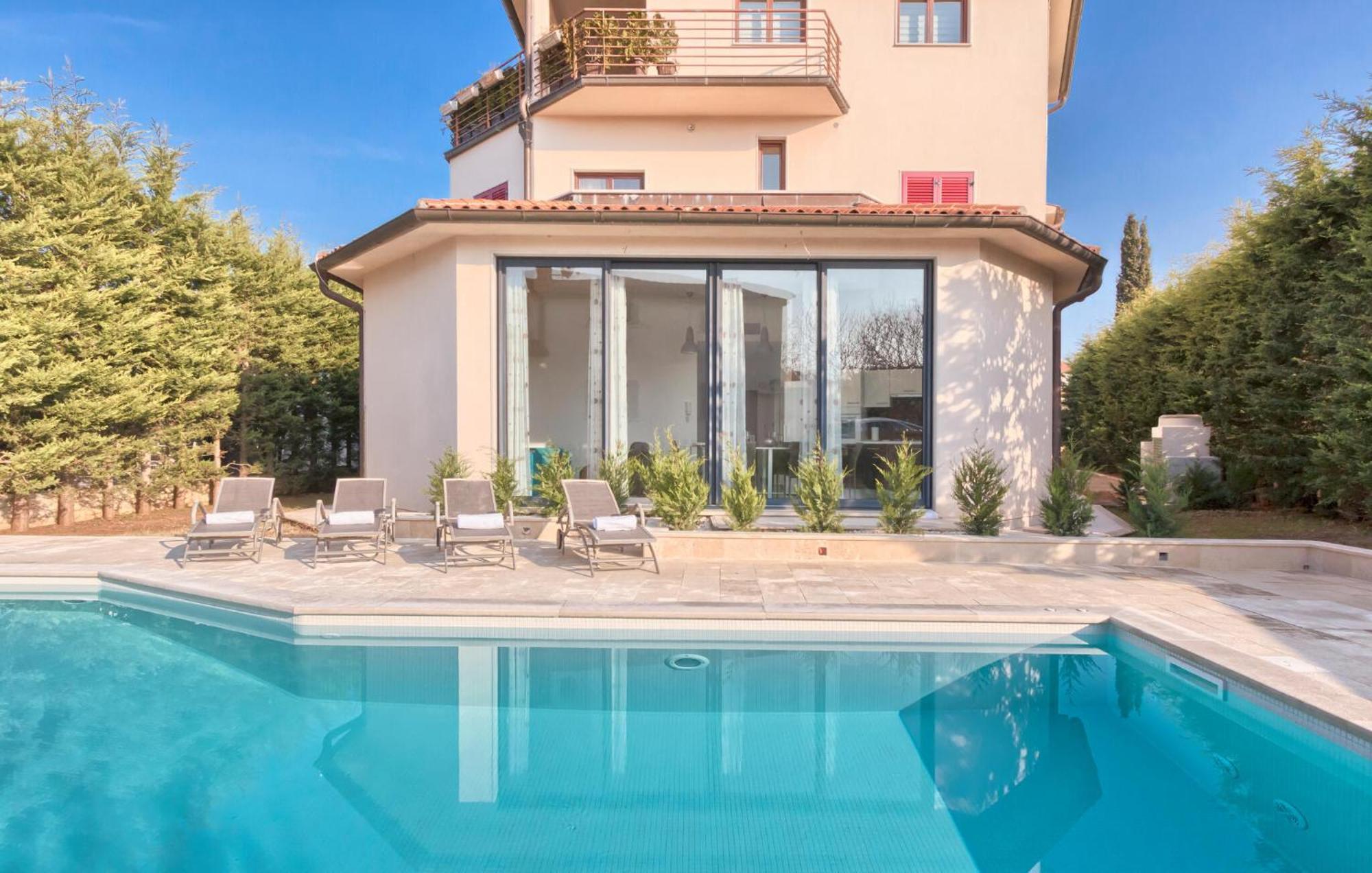Apartment 2 Bedroom Amazing In